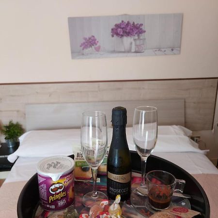 Albergo Ristorante Bar Pizzeria La Lanterna Santi Cosma e Damiano エクステリア 写真