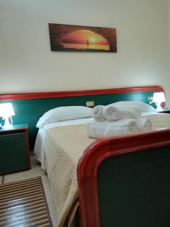 Albergo Ristorante Bar Pizzeria La Lanterna Santi Cosma e Damiano エクステリア 写真
