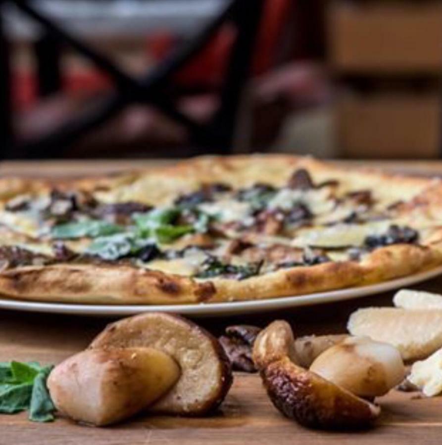 Albergo Ristorante Bar Pizzeria La Lanterna Santi Cosma e Damiano エクステリア 写真